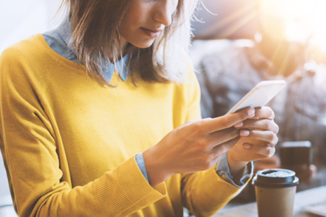 photo-en-blog-customer-experiences-improves-when-humans-and-bots-work-together