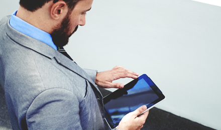 photo-en-blog-cloud-based-business-mobile-apps-keep-remote-teams-connected