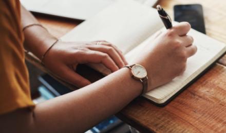 hands writting on a notebook