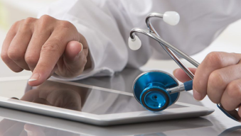 photo-en-blog-uc-keeps-stadium-healthcare-professionals-connected