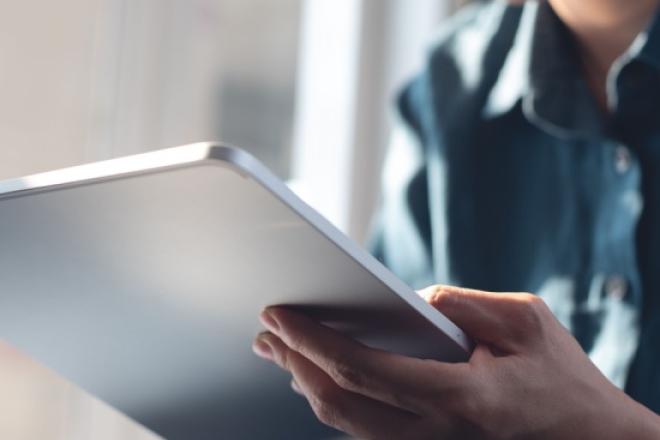 Woman hands holding a tablet