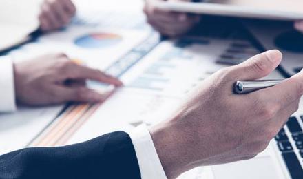 Si vous êtes une petite entreprise, vous dépendez fortement de vos fournisseurs. Aussi, lorsque vous recherchez des systèmes de collaboration et de téléphonie, il est important de sélectionner un fournisseur fiable et reconnu, qui propose une technologie répondant aux besoins de votre entreprise.  Les directives ci-après vous aideront à faire le bon choix.  Parcourez les avis des analystes L'évaluation des ressources tierces objectives constitue l'une des étapes les plus cruciales du processus de recherche 