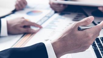 Si vous êtes une petite entreprise, vous dépendez fortement de vos fournisseurs. Aussi, lorsque vous recherchez des systèmes de collaboration et de téléphonie, il est important de sélectionner un fournisseur fiable et reconnu, qui propose une technologie répondant aux besoins de votre entreprise.  Les directives ci-après vous aideront à faire le bon choix.  Parcourez les avis des analystes L'évaluation des ressources tierces objectives constitue l'une des étapes les plus cruciales du processus de recherche 
