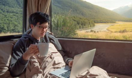 digital nomad header