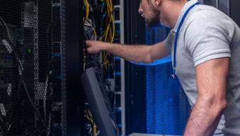 3 Reasons Why Contact Centers Still Prefer On-Prem